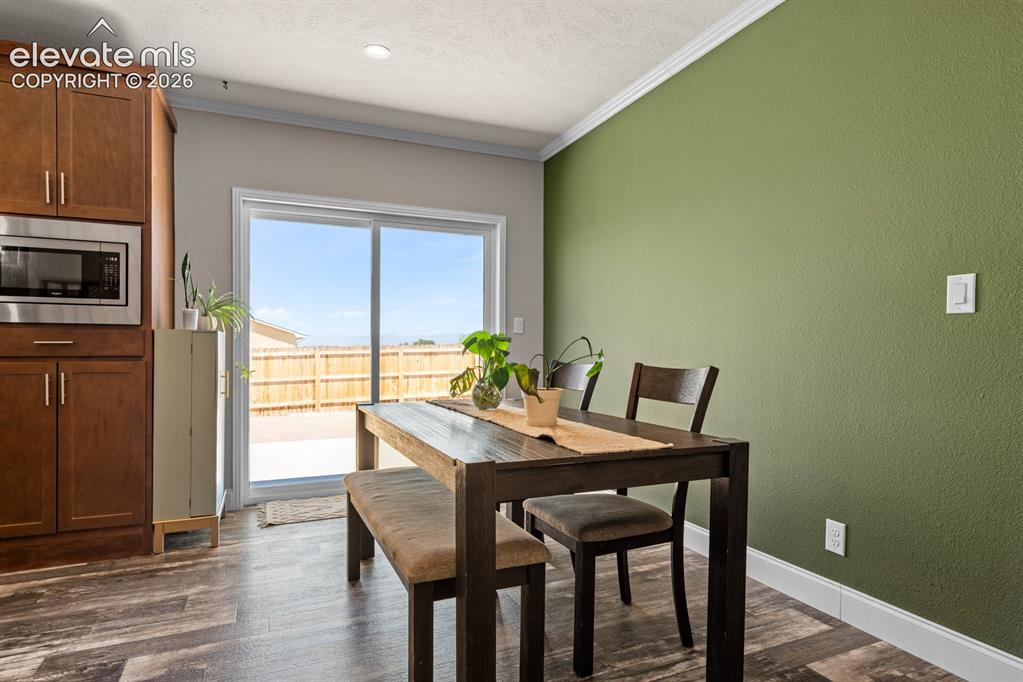 Image 13 of 38: Dining Area