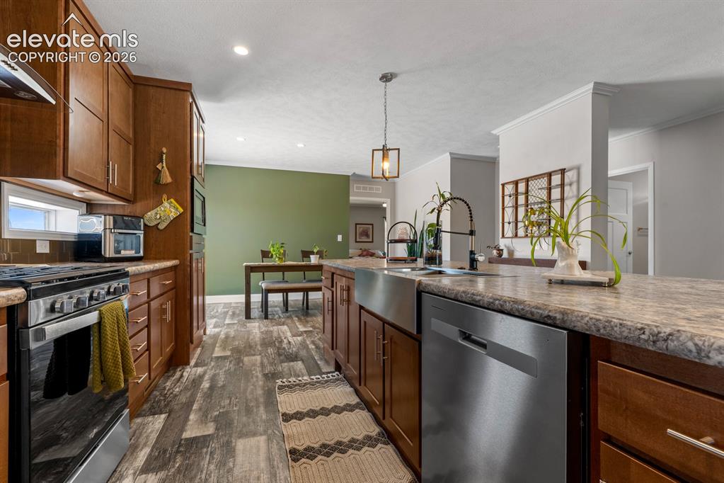 Image 9 of 38: Kitchen