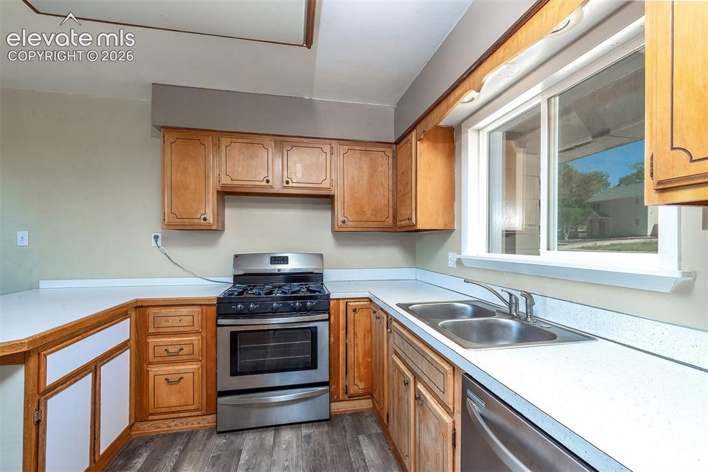 Image 14 of 37: Gas Stove - Dishwasher