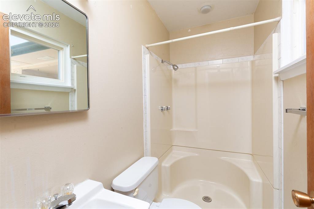 Image 19 of 37: Connected to Primary Bedrom