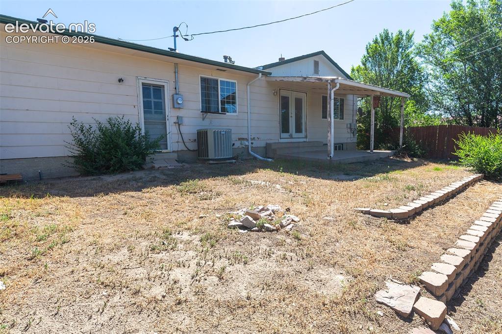 Image 6 of 37: Back of Structure