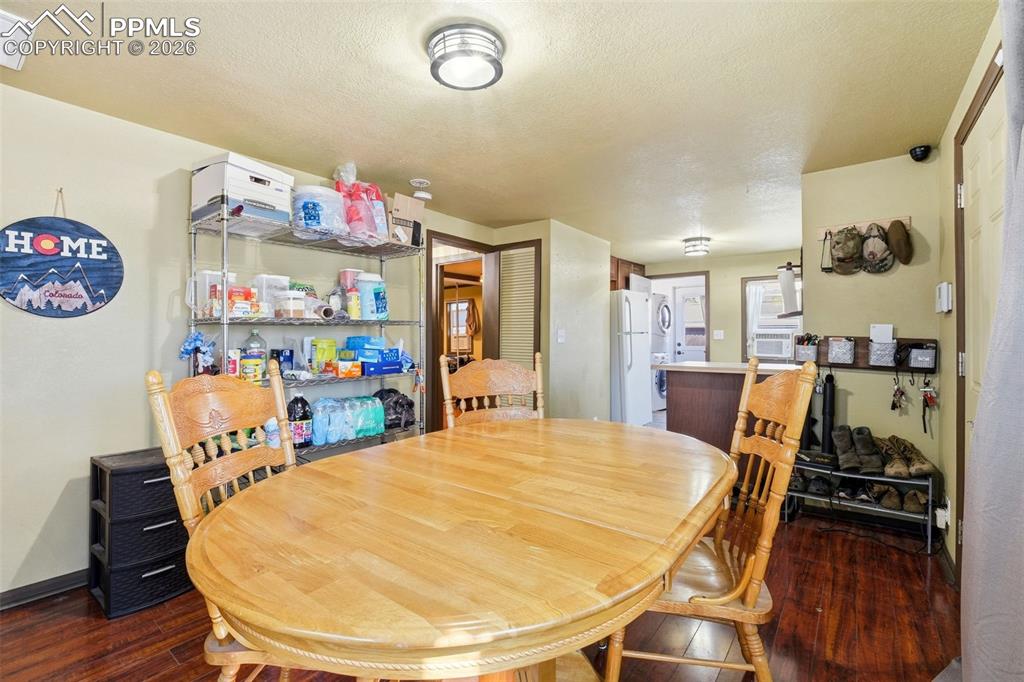 Image 11 of 48: Dining Area