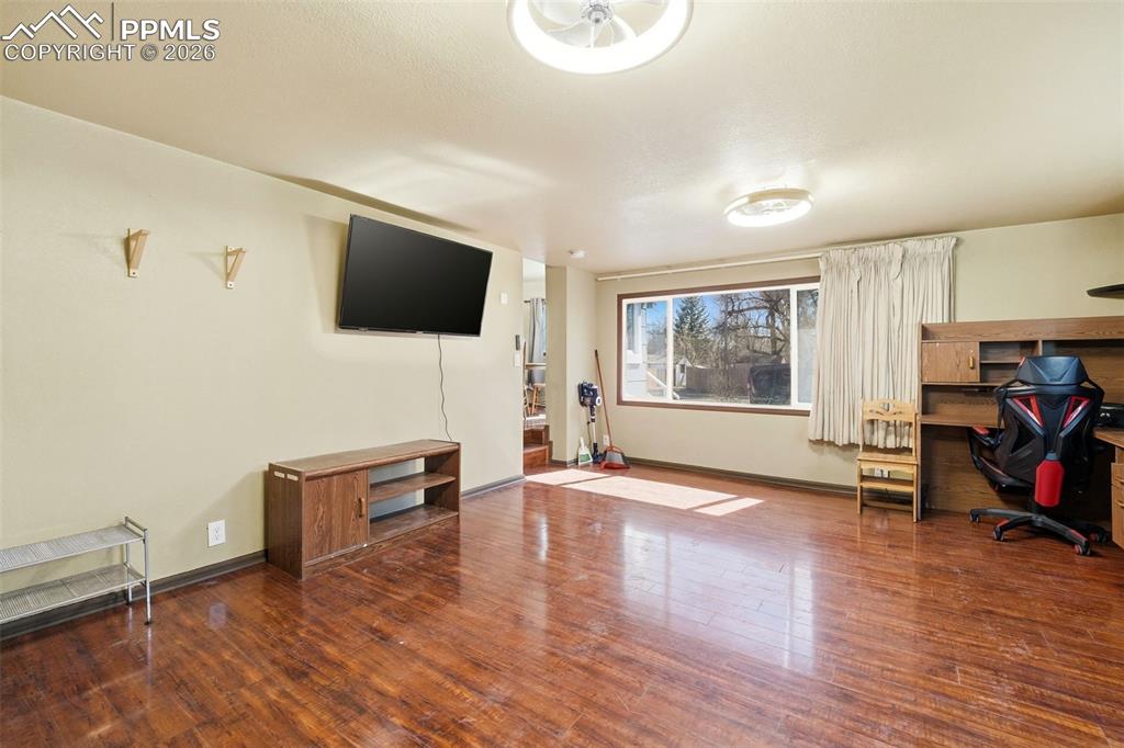 Image 15 of 48: Office