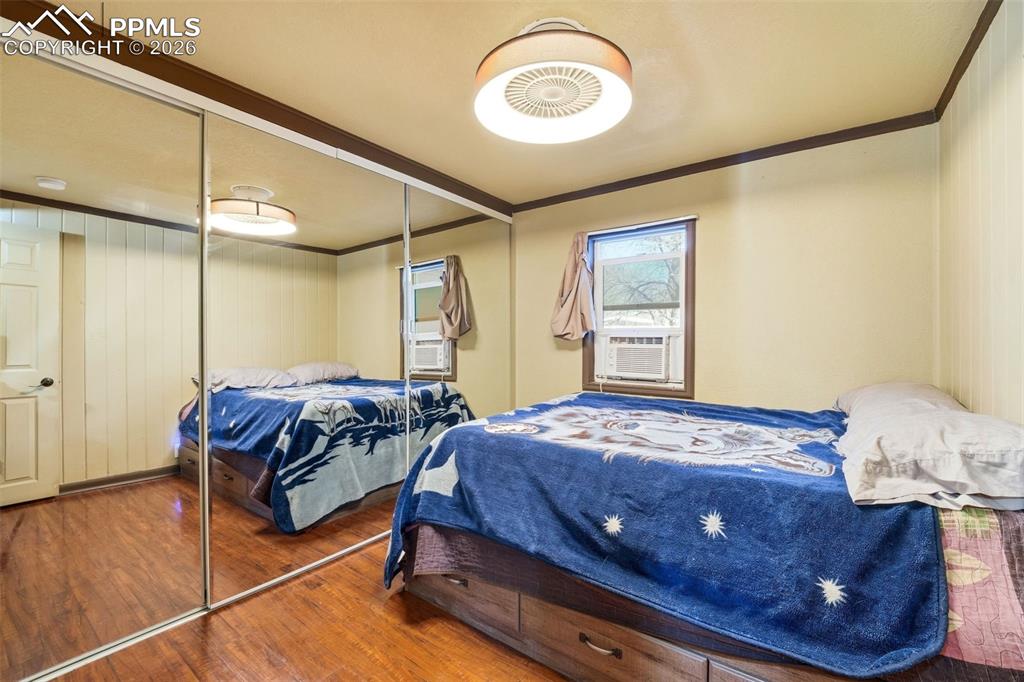 Image 18 of 48: Bedroom