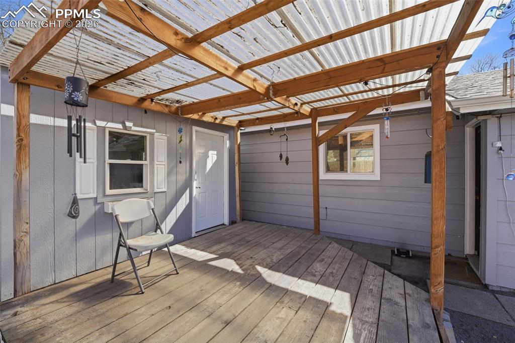 Image 25 of 48: Deck