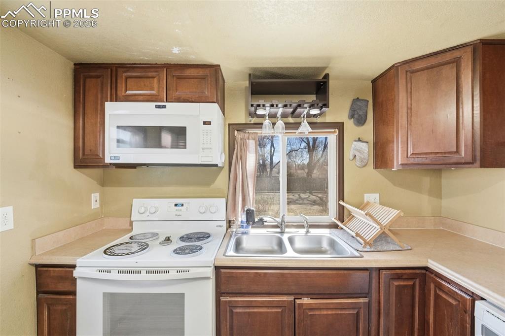 Image 6 of 48: Kitchen