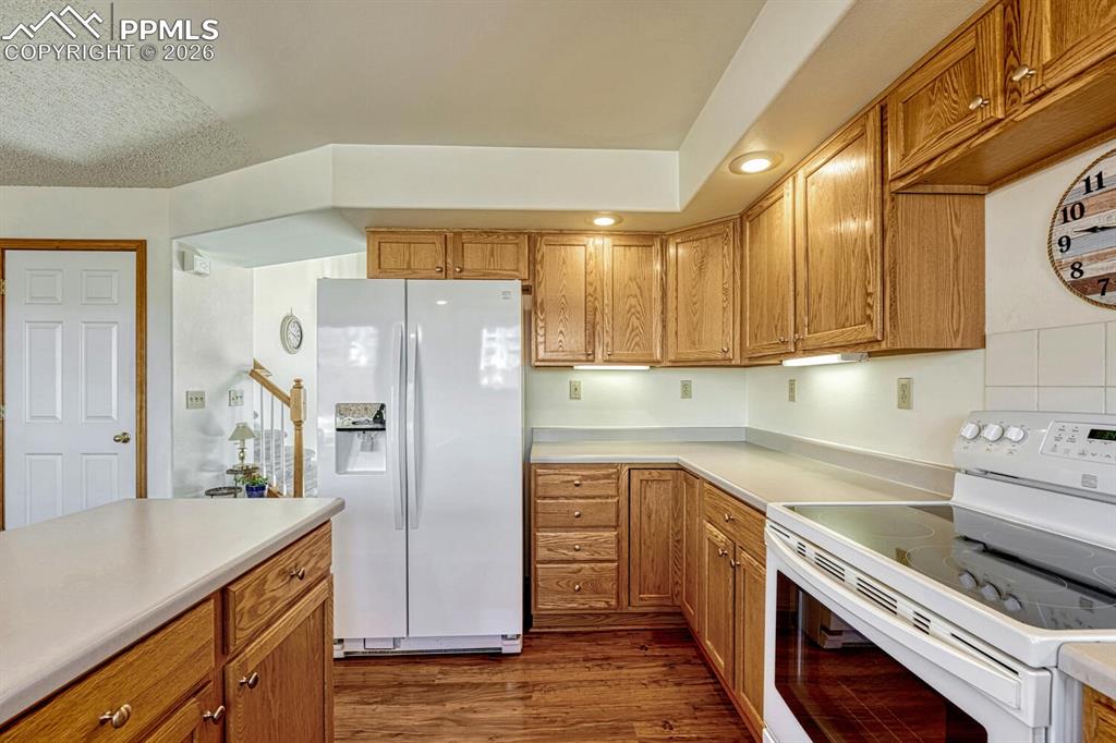 Image 10 of 36: Kitchen