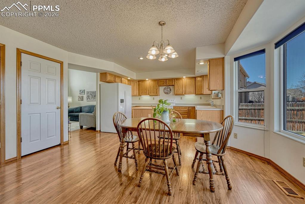 Image 11 of 36: Dining Area