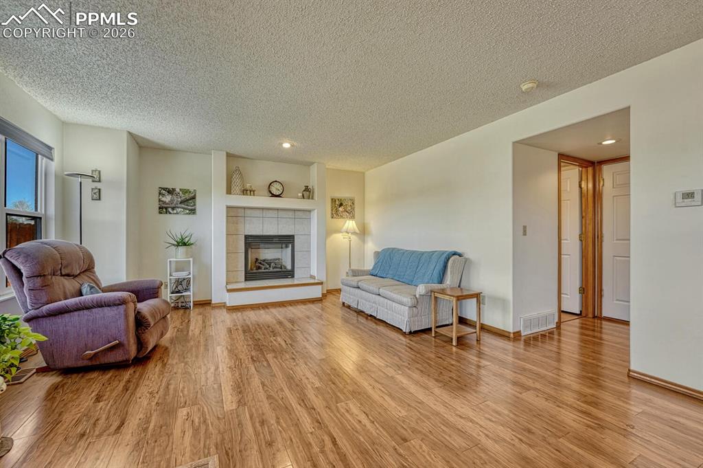 Image 12 of 36: Great Room