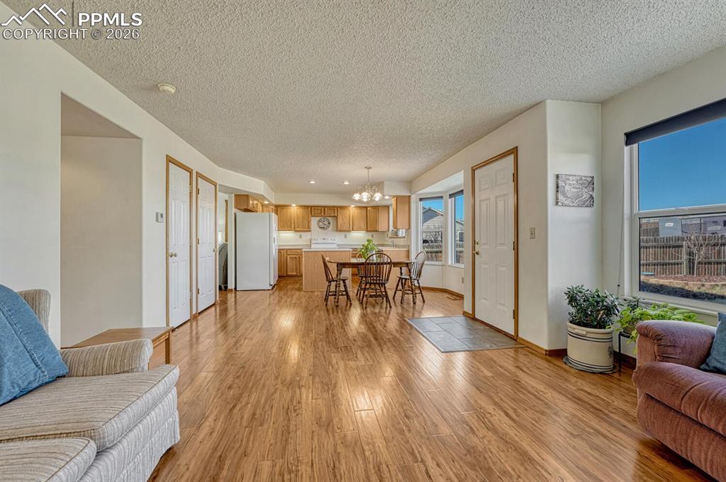 Image 14 of 36: Dining Area