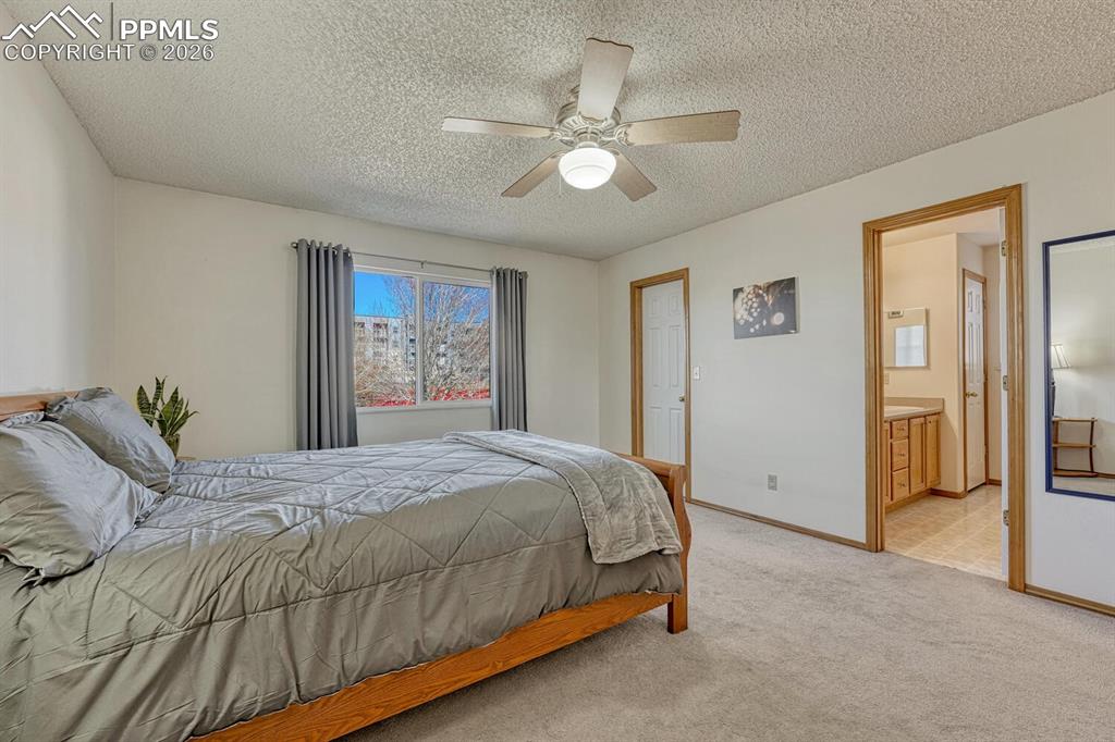 Image 18 of 36: Bedroom