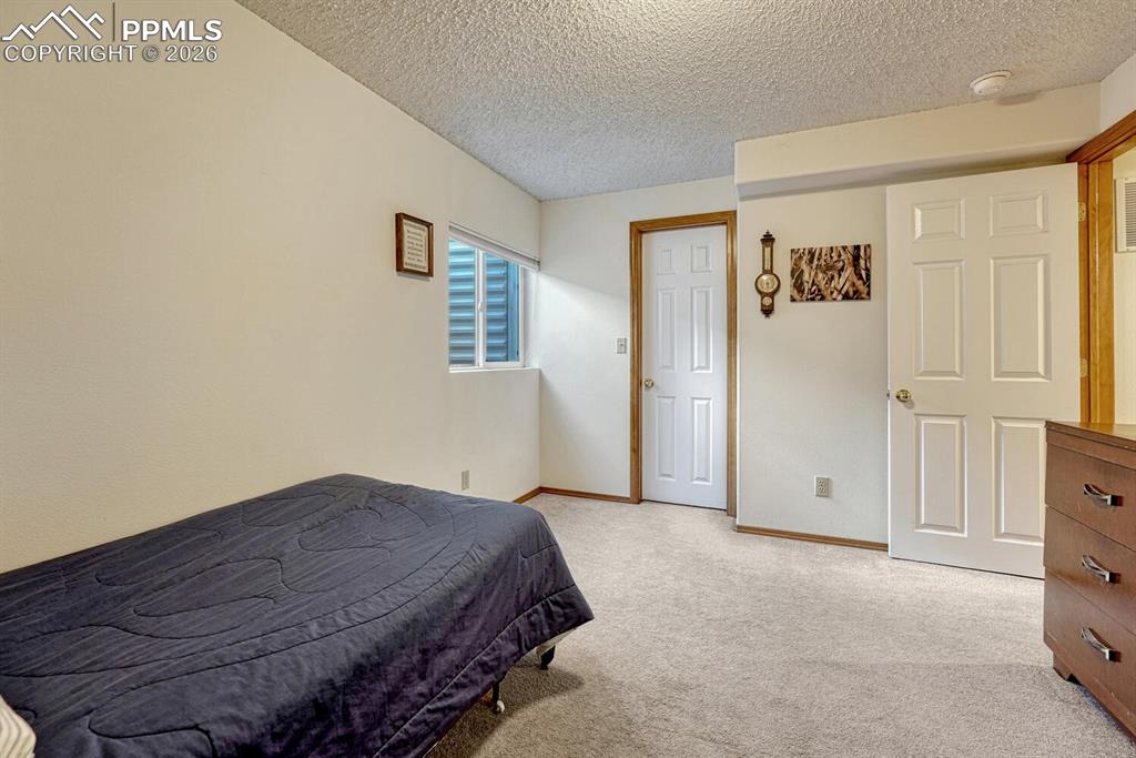 Image 29 of 36: Bedroom