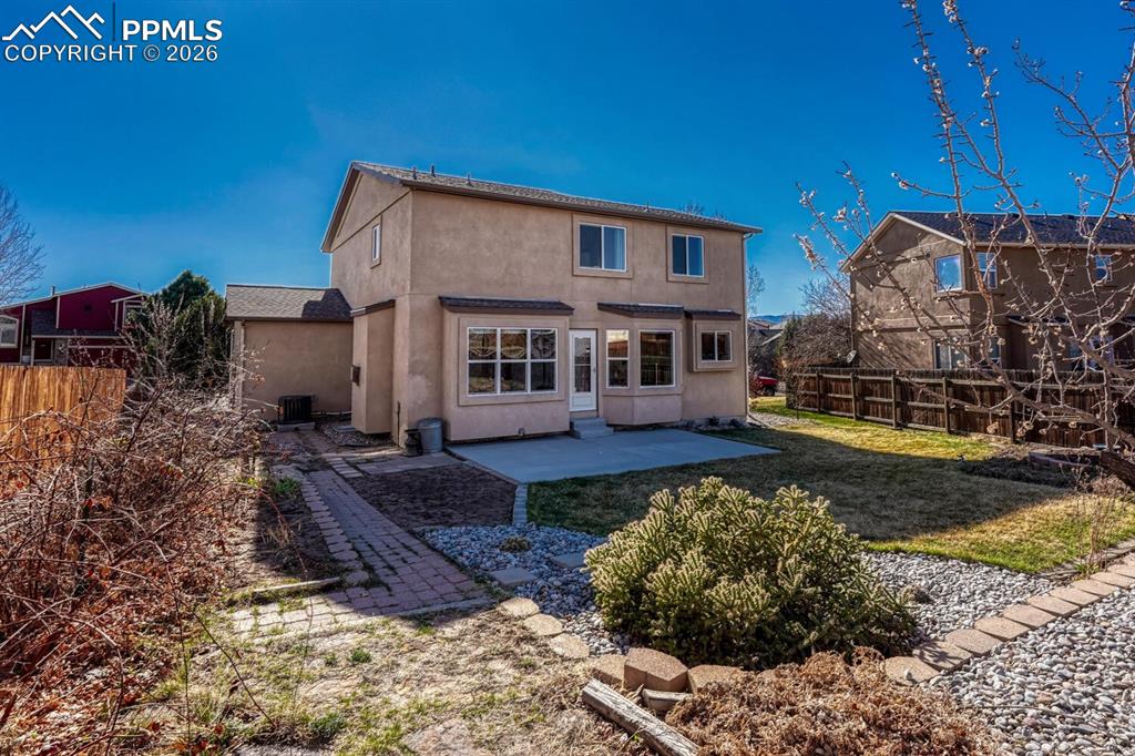 Image 32 of 36: Back of Structure