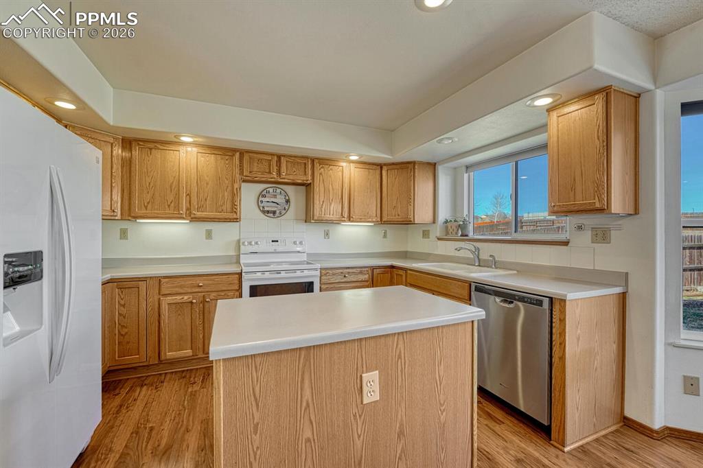 Image 8 of 36: Kitchen