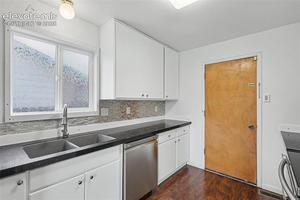 Image 9 of 36: Kitchen