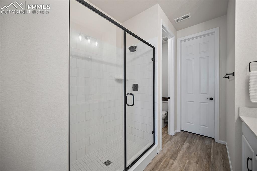 Image 19 of 48: Bathroom