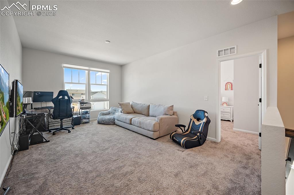 Image 31 of 48: Living Room