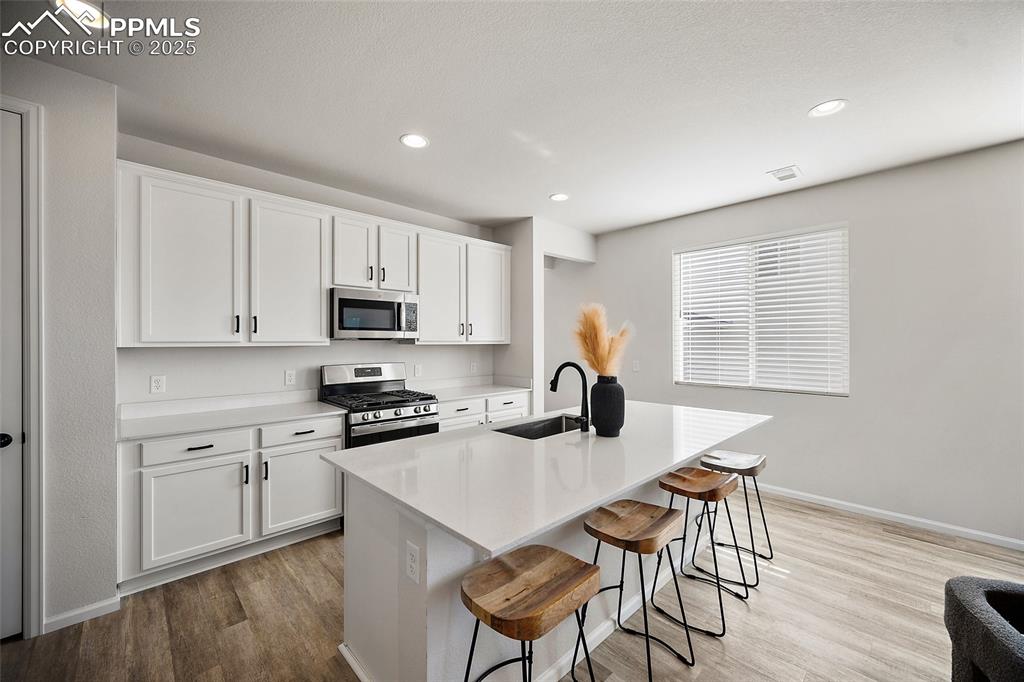 Image 7 of 48: Kitchen