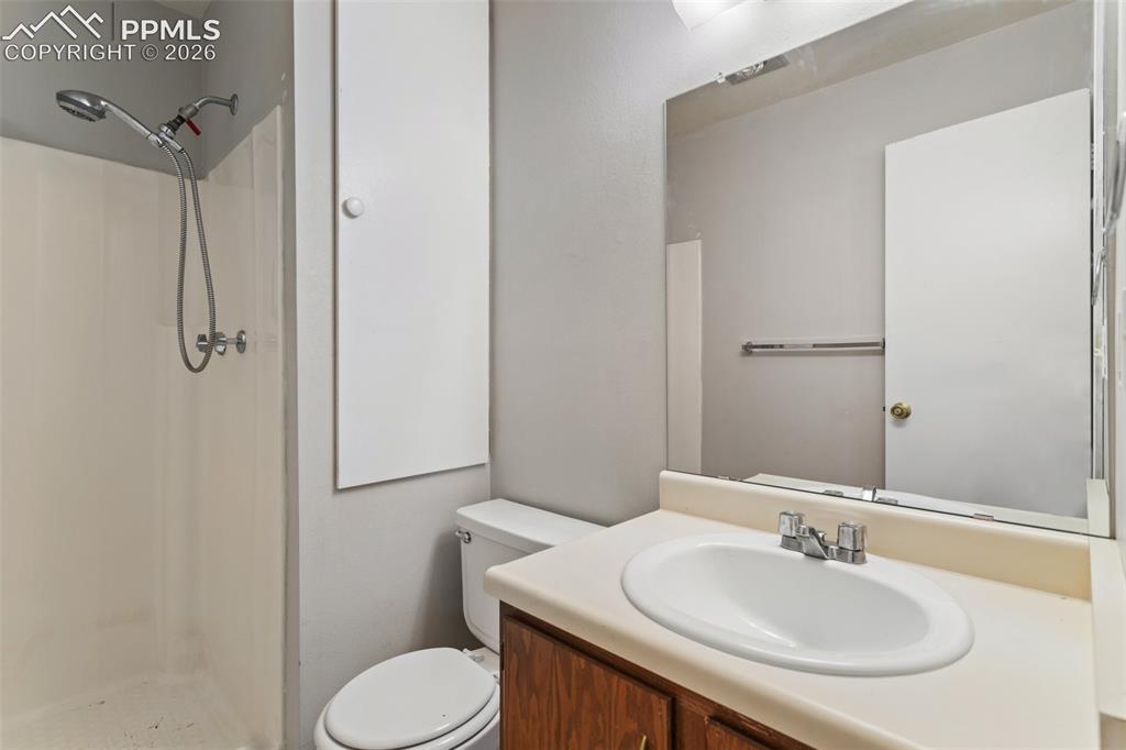 Image 14 of 22: Bathroom