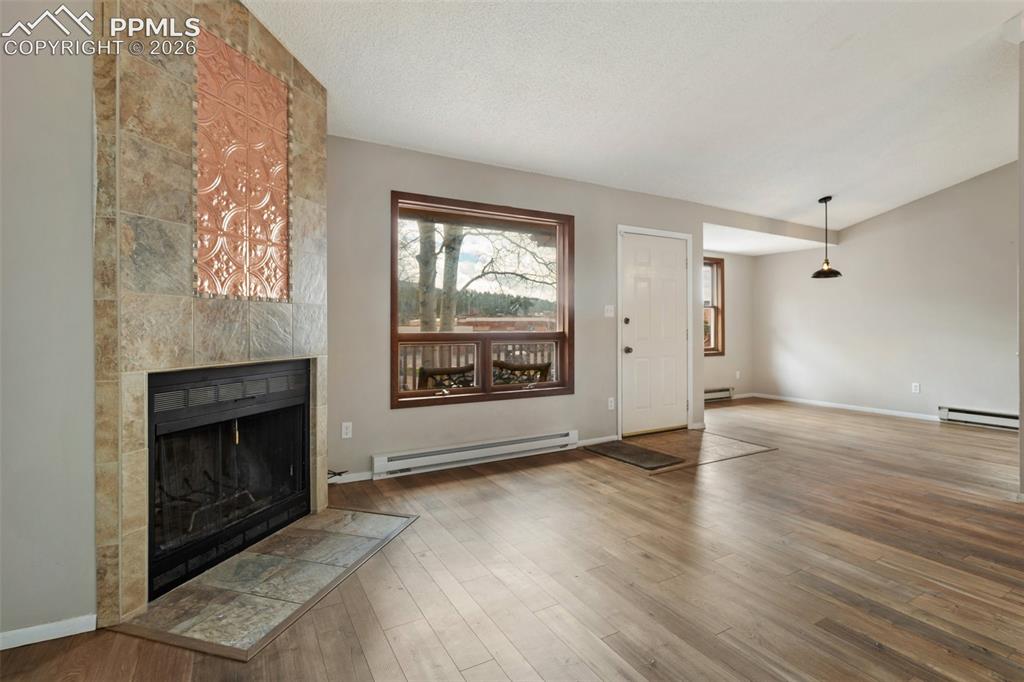 Image 4 of 22: Living Room