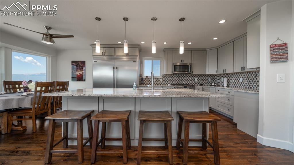 Image 7 of 48: Kitchen