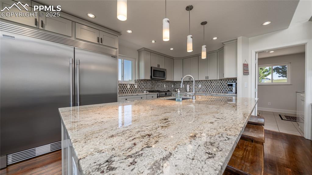 Image 8 of 48: Kitchen