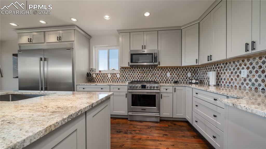 Image 9 of 48: Kitchen