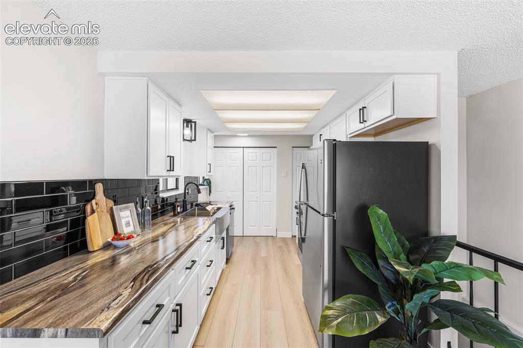 Image 10 of 44: Kitchen