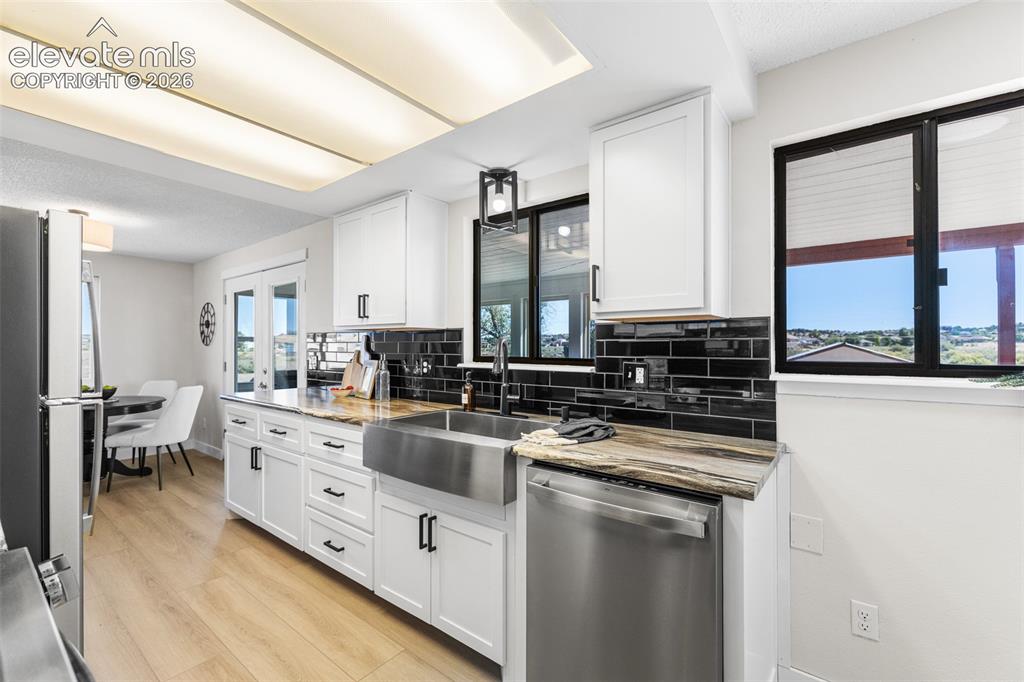 Image 13 of 44: Kitchen