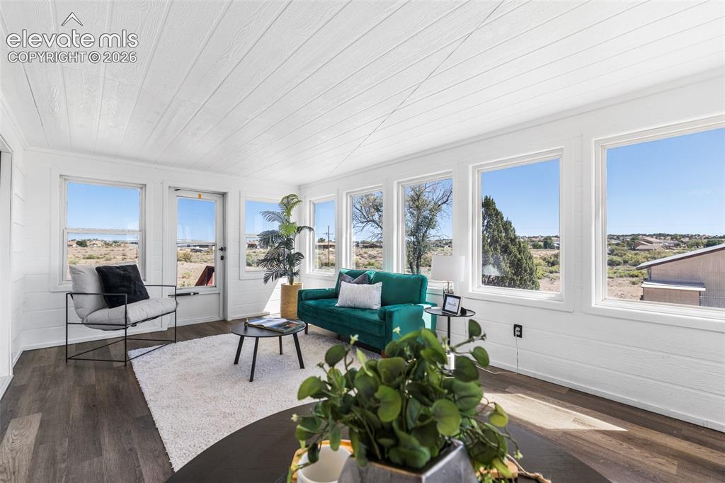 Image 17 of 44: Sun Room