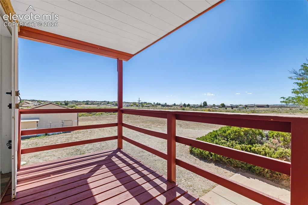 Image 19 of 44: Deck