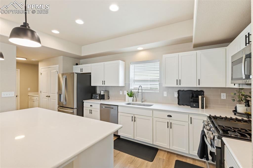 Image 10 of 28: Kitchen