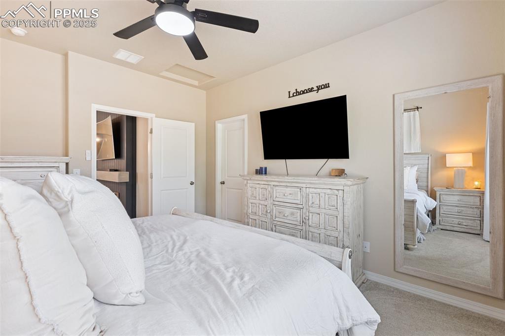 Image 13 of 28: Bedroom