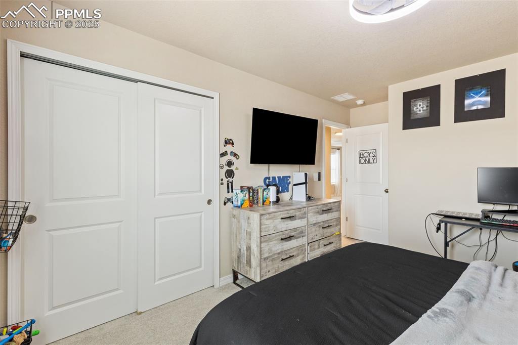 Image 17 of 28: Bedroom