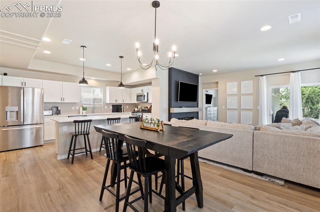 Image 6 of 28: Dining Area