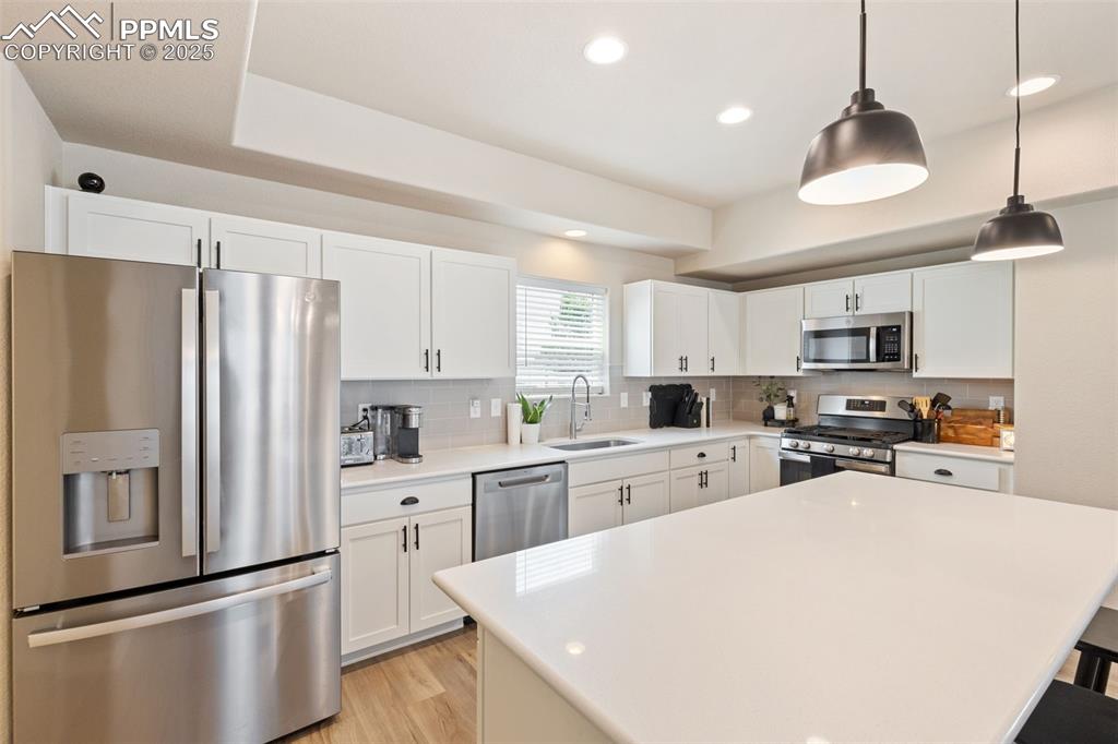 Image 9 of 28: Kitchen
