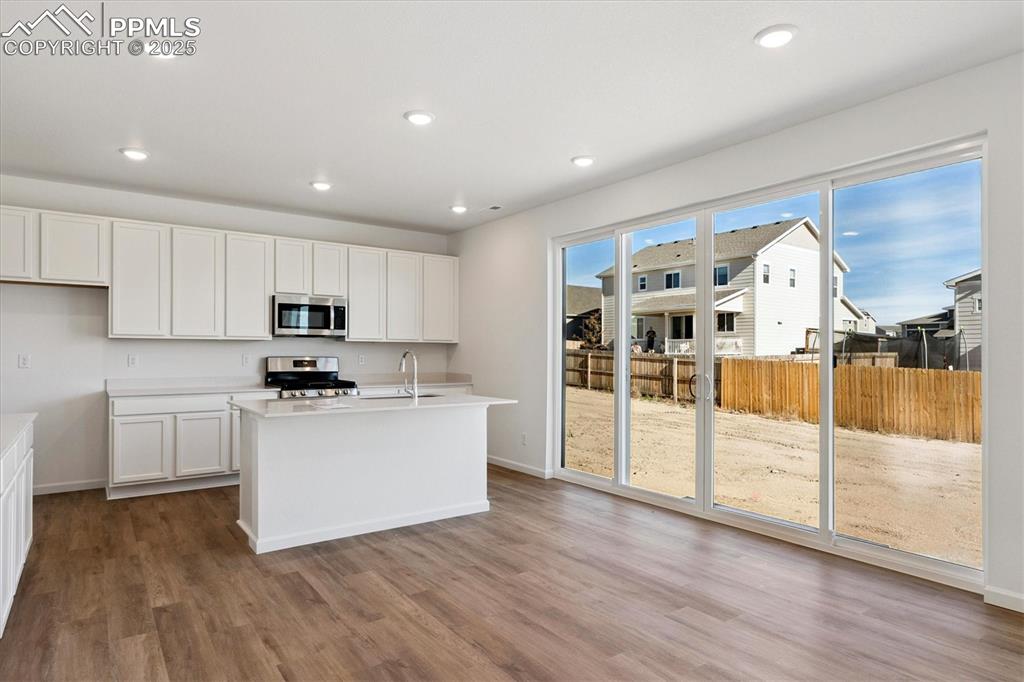 Image 10 of 21: Kitchen