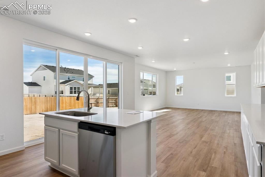 Image 11 of 21: Kitchen