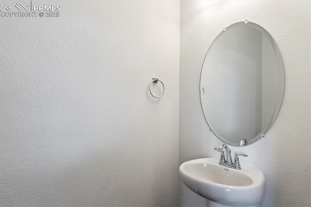 Image 12 of 21: Bathroom