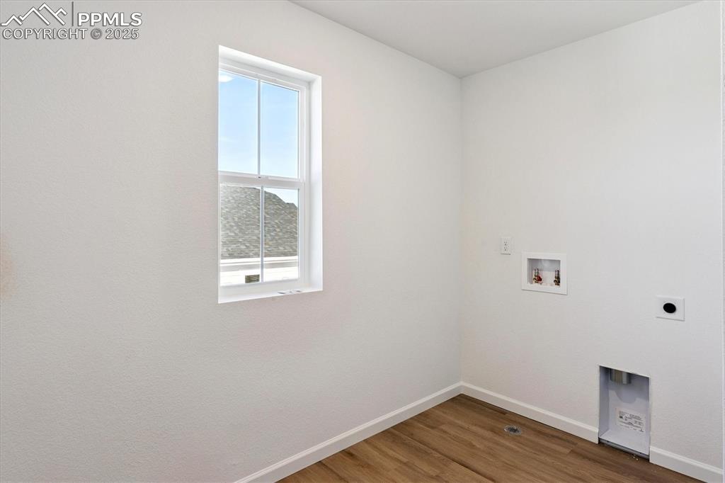 Image 14 of 21: Laundry