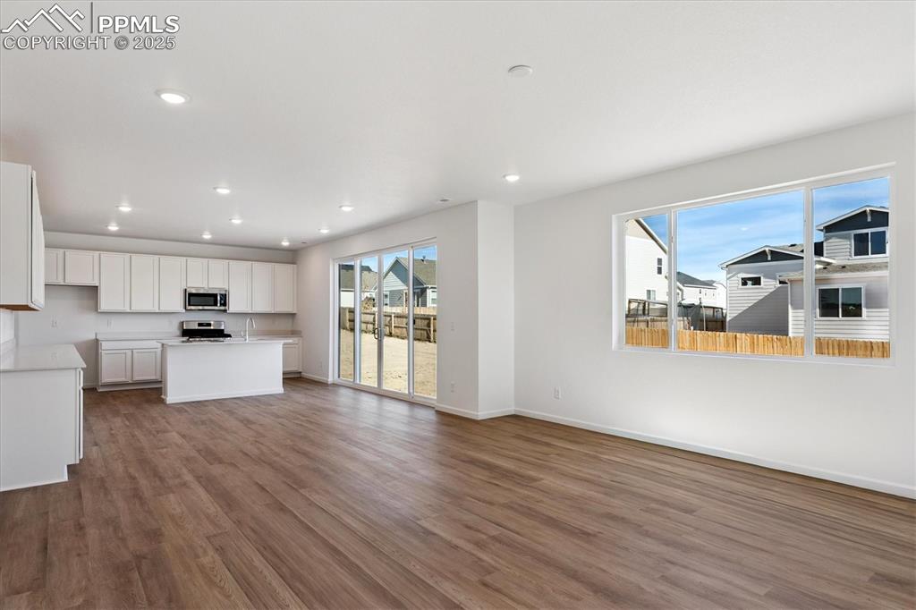 Image 7 of 21: Kitchen