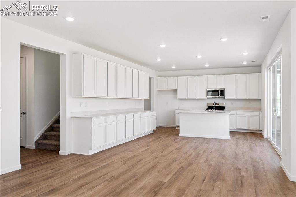 Image 8 of 21: Kitchen