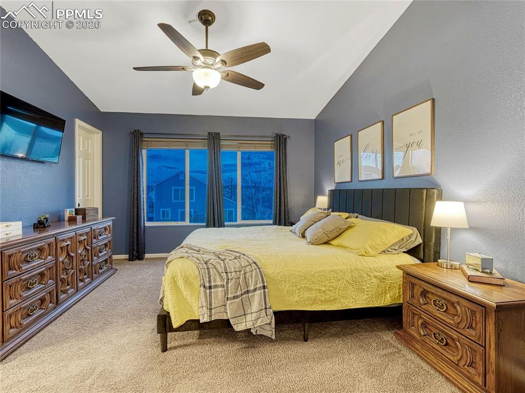 Image 14 of 30: Bedroom