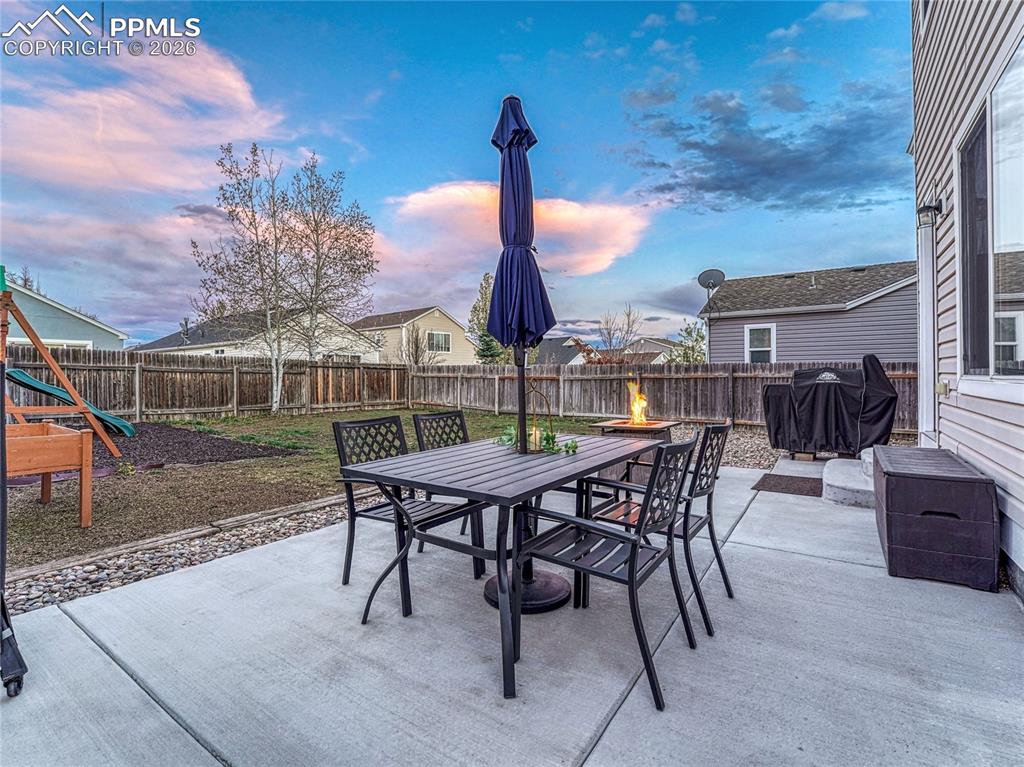 Image 22 of 30: Patio