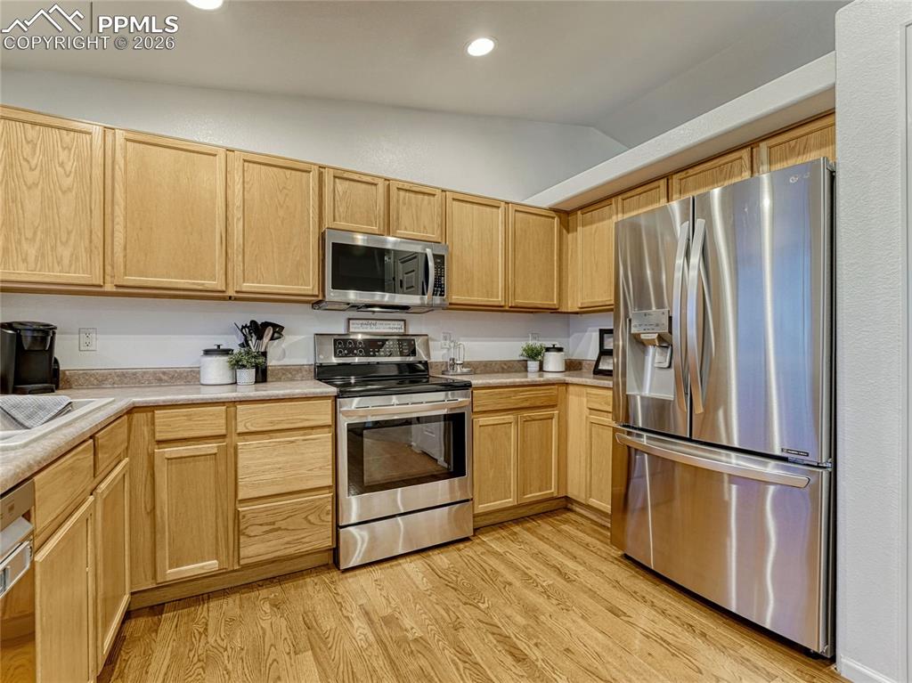 Image 8 of 30: Kitchen