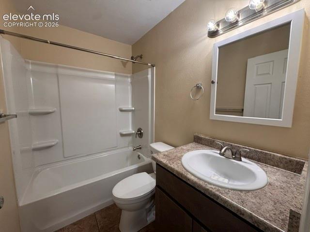 Image 13 of 34: Bathroom