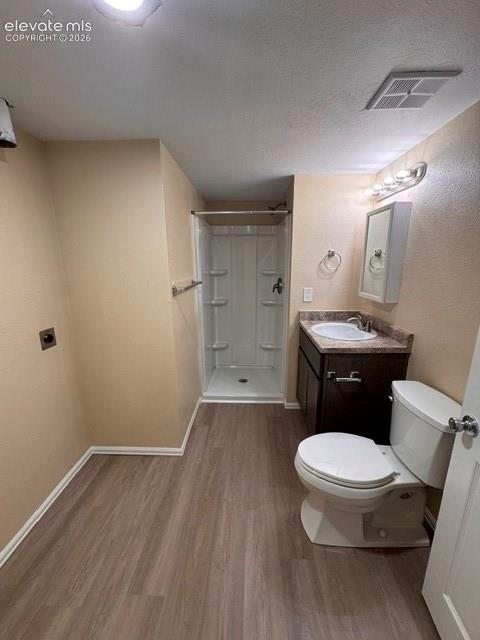 Image 25 of 34: Bathroom
