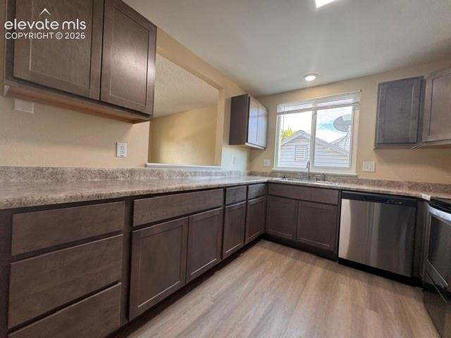 Image 7 of 34: Kitchen