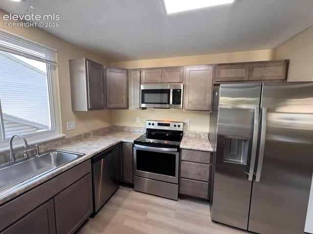 Image 9 of 34: Kitchen