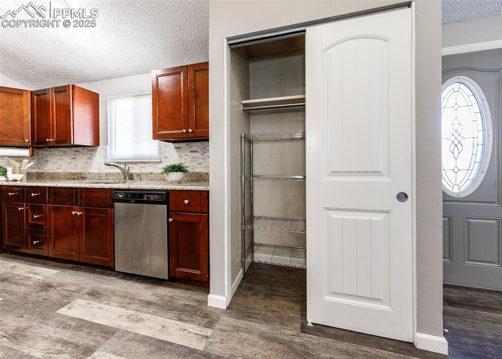 Image 10 of 35: Kitchen